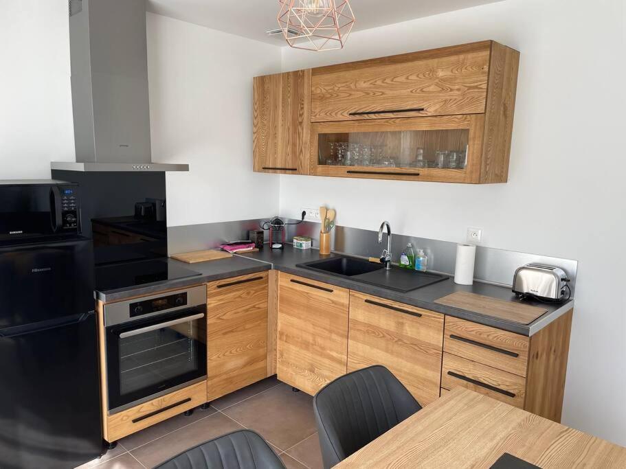 Maison Fleurs De Lys, Climatisee, Wifi Et Parking Privee Gratuit, Lave-Linge, Vernon Giverny 外观 照片